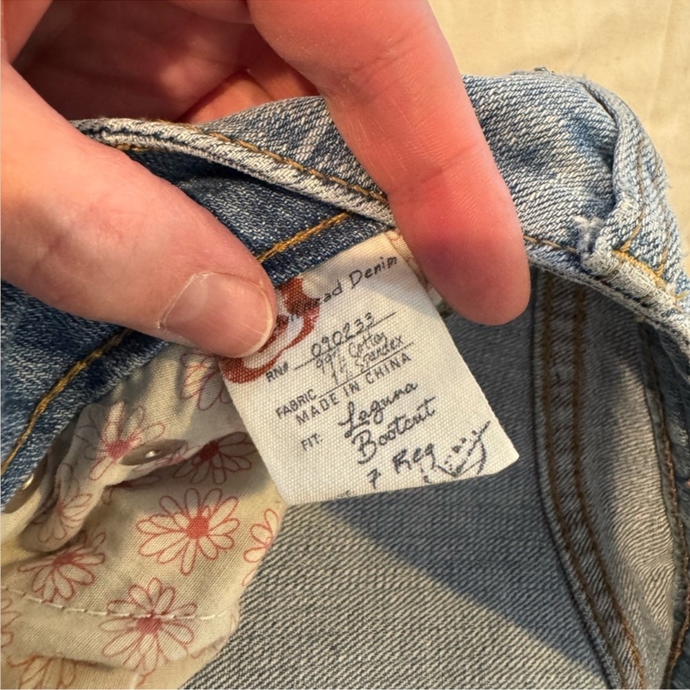 Bullhead Low Rise Bootcut Laguna Jeans - Picture 7 of 15
